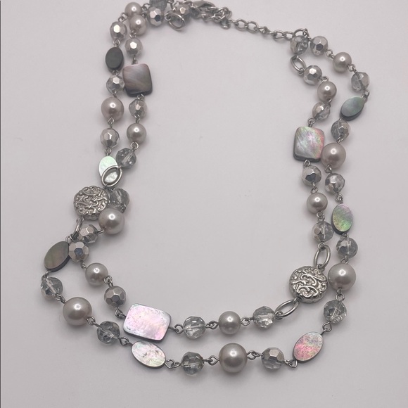 Jewelry - Elegant Silver and Pearl Necklace